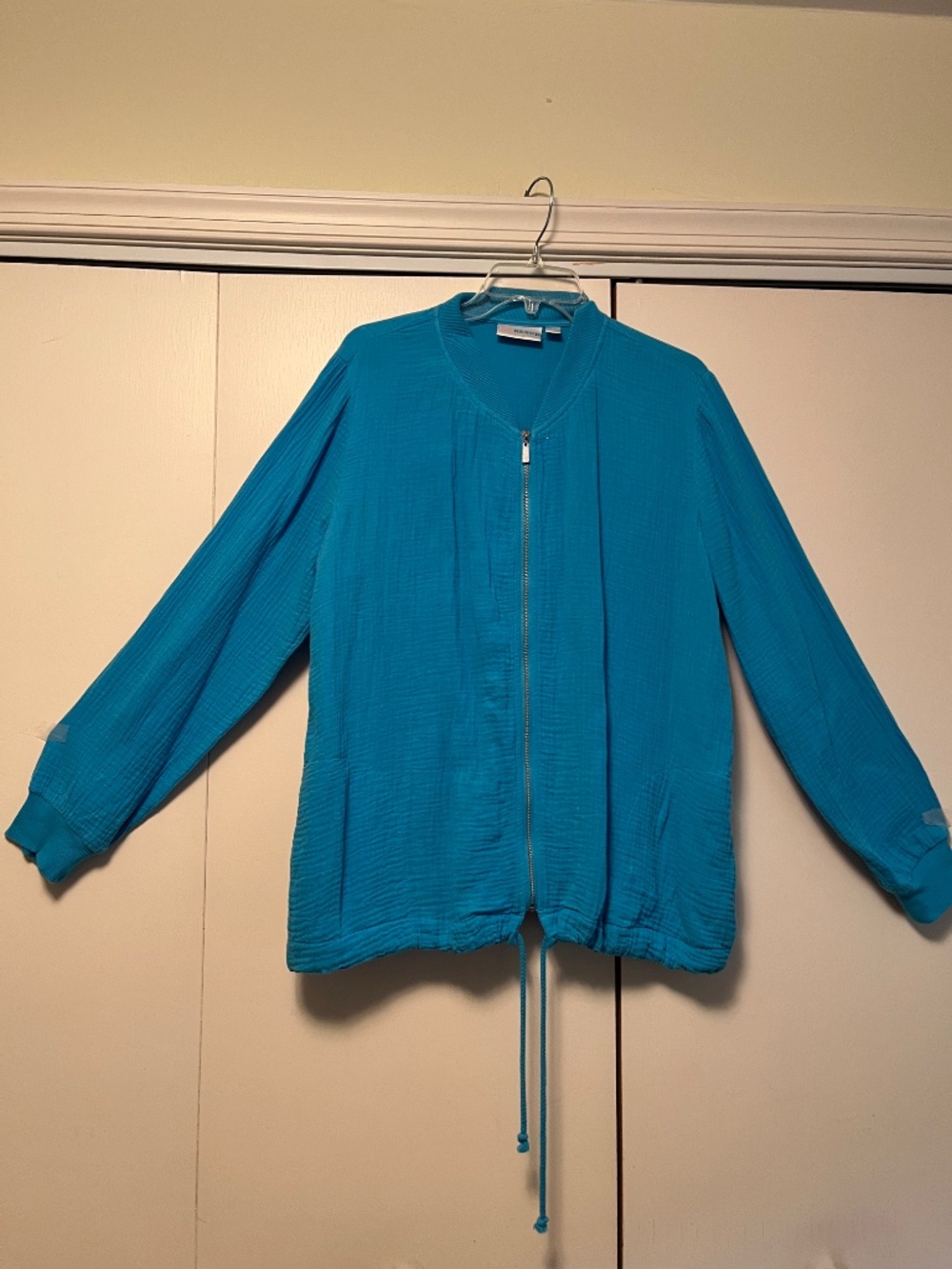 Woman s Jacket - Picture 2 of 4